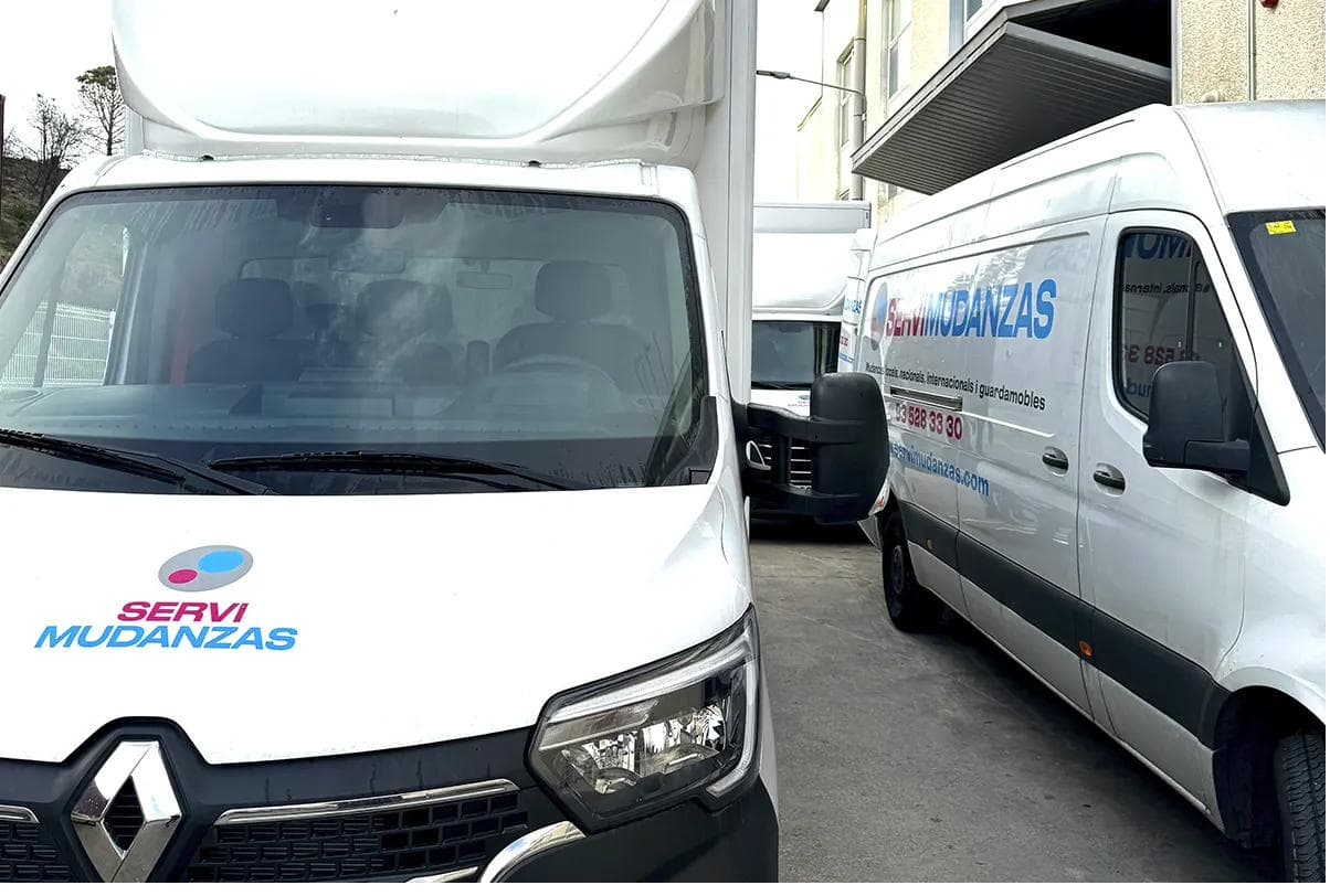 Flota de camiones y furgonetas de Servimudanzas para mudanzas en Granollers